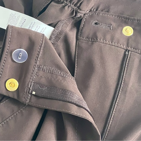 Chico’s Zenergy Neema Side-Button Crop Pants Women’s Size 8 Lightweight Brown - Picture 11 of 12